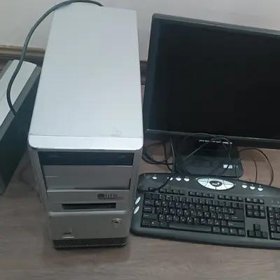 Kompýuter Acer, monitora soz yok, Usb soz yok, prosessoryn diski sagdyn, ussa gorkezip barladyp alyp bilersiniz