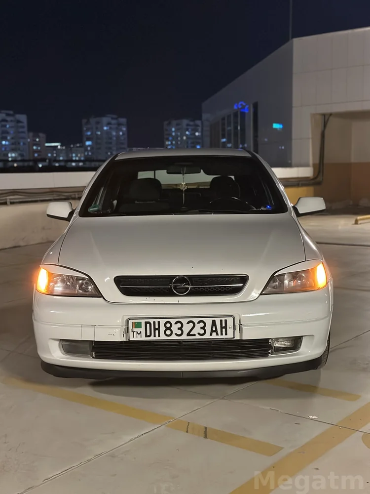 Opel Astra — фото 1