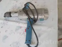 электрическая дрель.