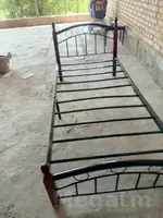 кровать